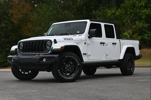 Bright White Clearcoat 2024 Jeep Gladiator Willys