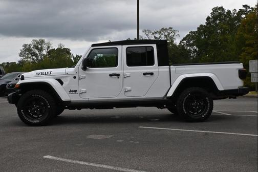 Bright White Clearcoat 2024 Jeep Gladiator Willys