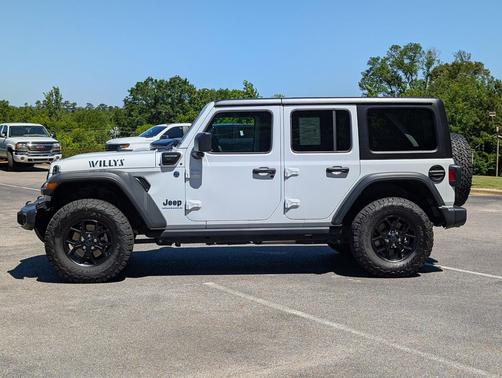 Bright White Clearcoat 2025 Jeep Wrangler 4xe Willys