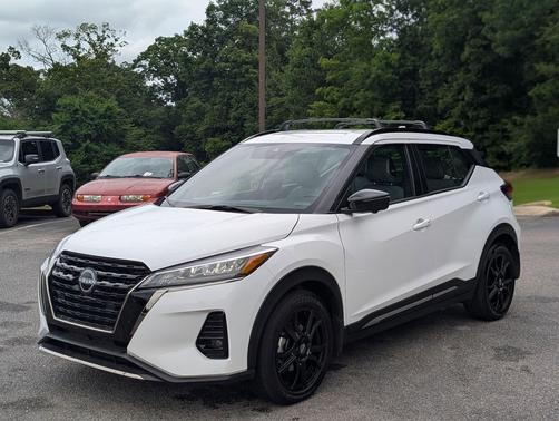 Fresh Powder 2024 Nissan Kicks SR