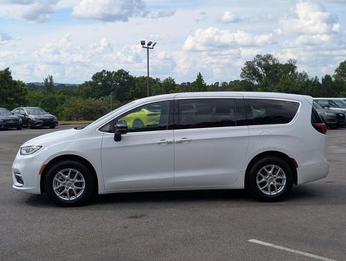Bright White Clearcoat 2025 Chrysler Pacifica L