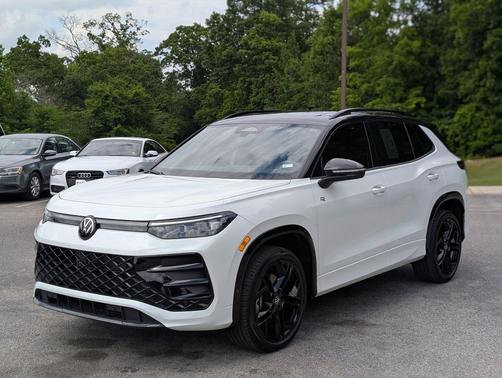 Opal White Pearl 2025 Volkswagen Tiguan 2.0T SE R-Line Black 4MOTION