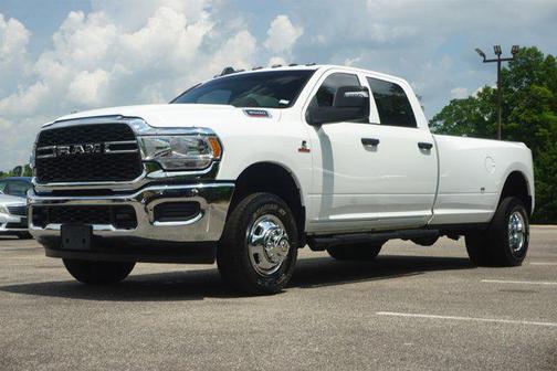 2024 RAM 3500 Tradesman Crew Cab 4x4 8' Box