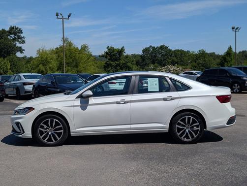 Opal White Pearl 2025 Volkswagen Jetta 1.5T SE