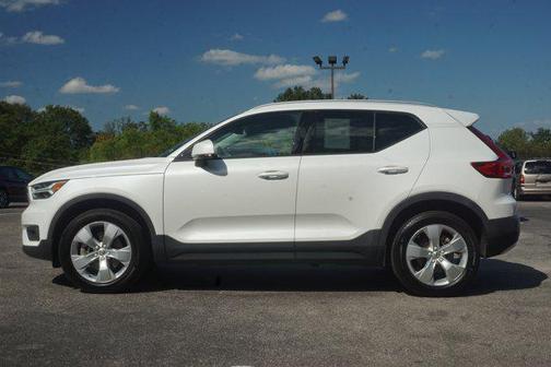 2021 Volvo XC40 T5 Momentum