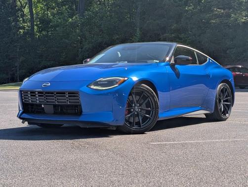 Seiran Blue Metallic/Super Black 2024 Nissan Z Performance Manual