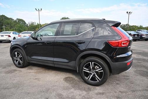 2025 Volvo XC40 B5 Core Bright Theme