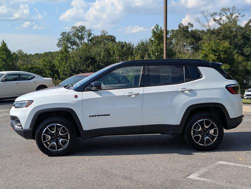 Bright White Clearcoat 2025 Jeep Compass Trailhawk