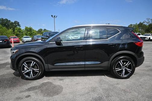 2025 Volvo XC40 B5 Core Bright Theme