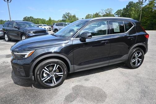 2025 Volvo XC40 B5 Core Bright Theme