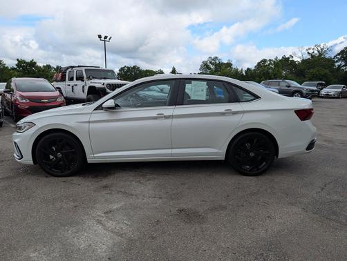 Opal White Pearl 2025 Volkswagen Jetta 1.5T SE
