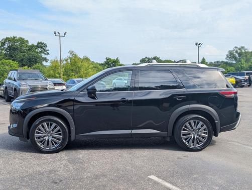 Super Black 2025 Nissan Pathfinder SL FWD