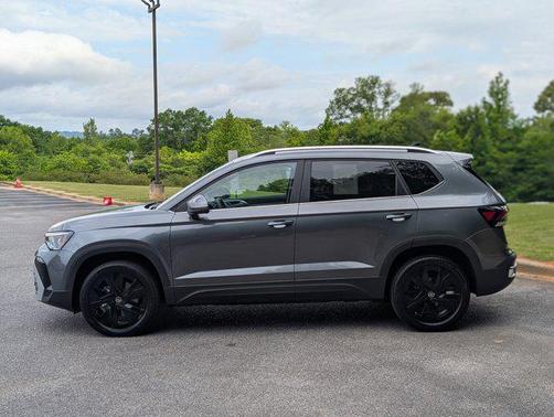 Platinum Gray Metallic 2025 Volkswagen Taos 1.5T SE