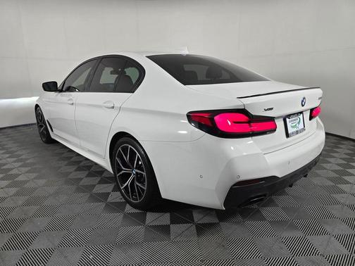 Alpine White 2023 BMW 540 i xDrive