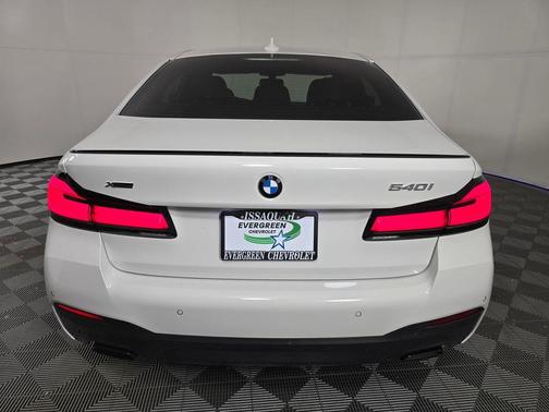 Alpine White 2023 BMW 540 i xDrive
