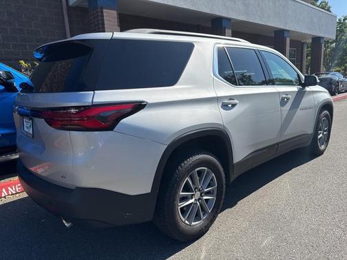 2022 Chevrolet Traverse LT Leather