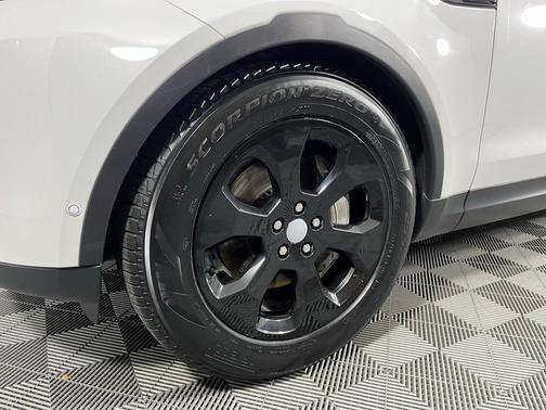 2022 Land Rover Discovery P300 S