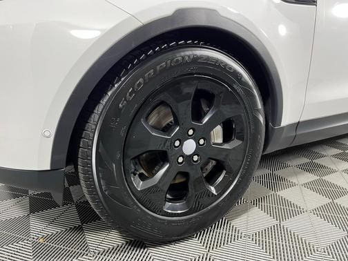 2022 Land Rover Discovery P300 S