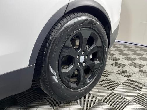 2022 Land Rover Discovery P300 S