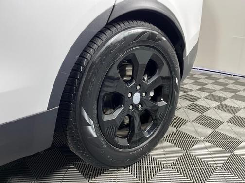 2022 Land Rover Discovery P300 S