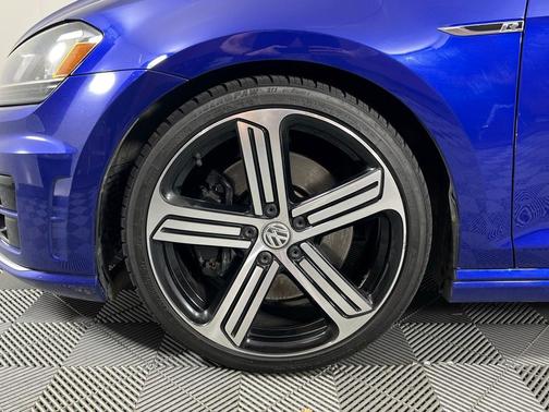 2017 Volkswagen Golf R 4-Door