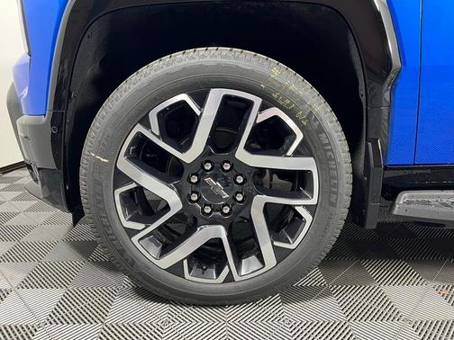 2025 Chevrolet Silverado EV RST