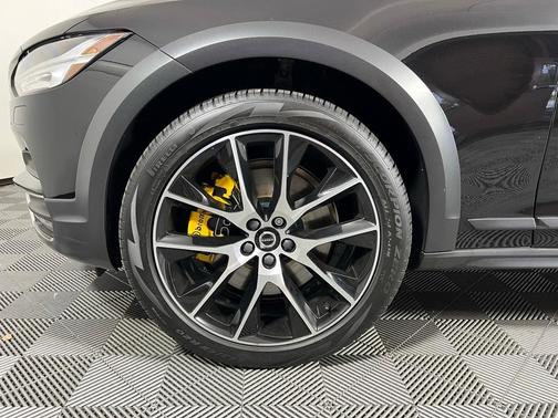 2020 Volvo V90 Cross Country T6