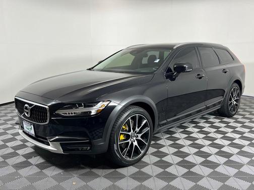 2020 Volvo V90 Cross Country T6