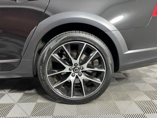2020 Volvo V90 Cross Country T6