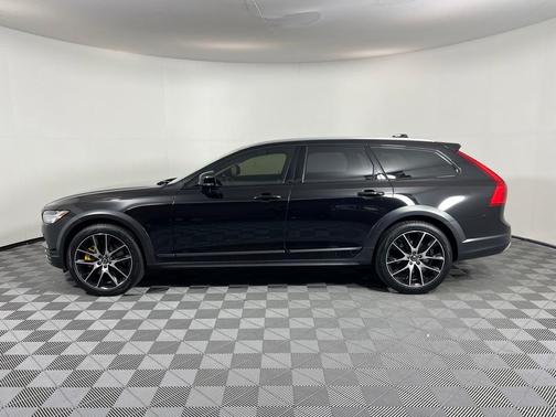 2020 Volvo V90 Cross Country T6