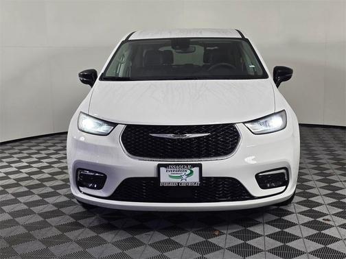 2024 Chrysler Pacifica Touring-L