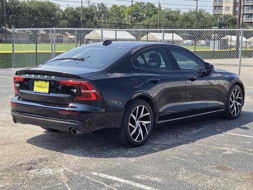2020 Volvo S60 T5 MOMENTUM