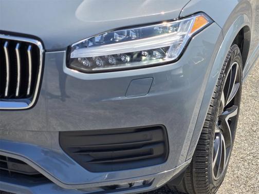 2022 Volvo XC90 T6 MOMENTUM 7 PASSENGER