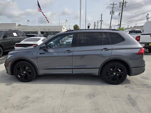 Platinum Gray Metallic 2023 Volkswagen Tiguan 2.0T SE R-LINE BLACK