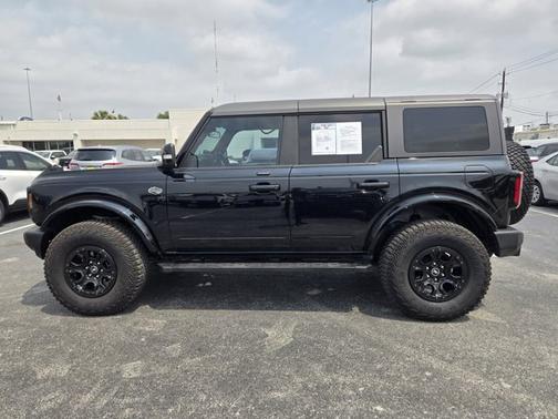 SHADOW BLACK 2022 Ford Bronco WILDTRAK