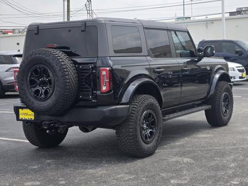 SHADOW BLACK 2022 Ford Bronco WILDTRAK