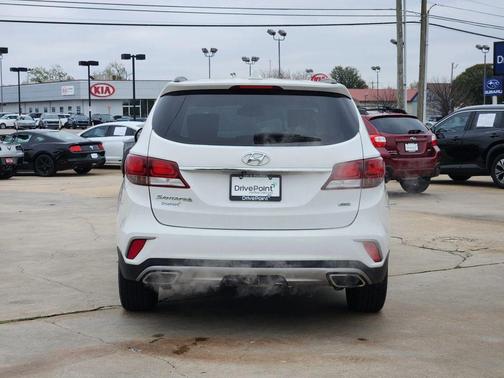 2017 Hyundai SANTA FE SE