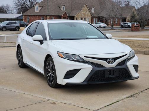 2020 Toyota Camry SE