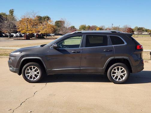 2016 Jeep Cherokee Sport