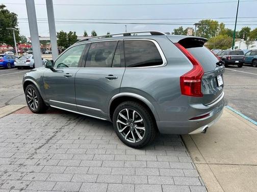 2018 Volvo XC90 T5 Momentum