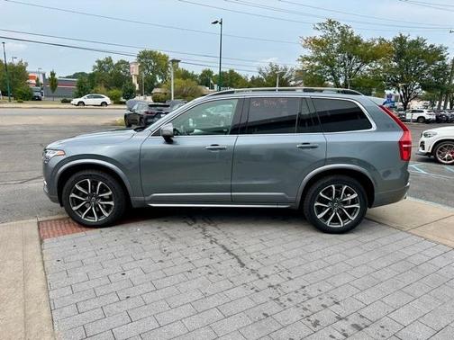 2018 Volvo XC90 T5 Momentum