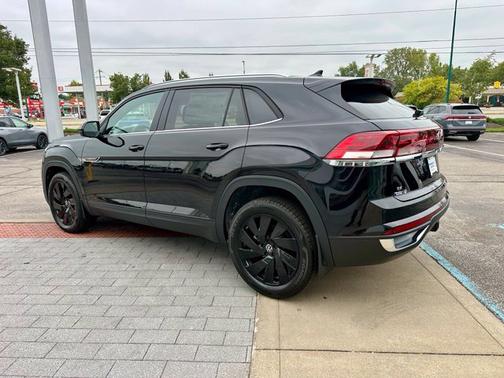 Black 2026 Volkswagen Atlas Cross Sport SE w/Technology