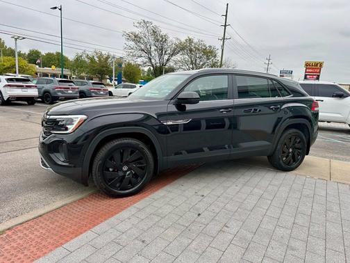 Black 2026 Volkswagen Atlas Cross Sport SE w/Technology
