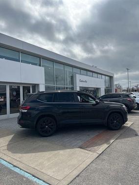 2024 Volkswagen Atlas 2.0T SE