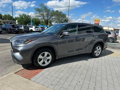 Magnetic Gray Metallic 2021 Toyota Highlander LE