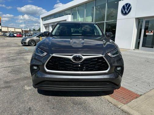 Magnetic Gray Metallic 2021 Toyota Highlander LE