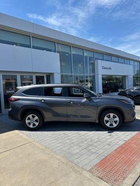 Magnetic Gray Metallic 2021 Toyota Highlander LE