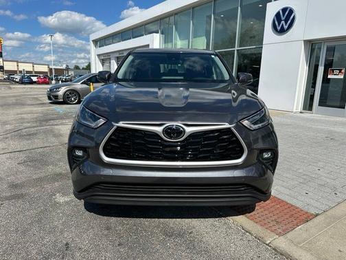 Magnetic Gray Metallic 2021 Toyota Highlander LE