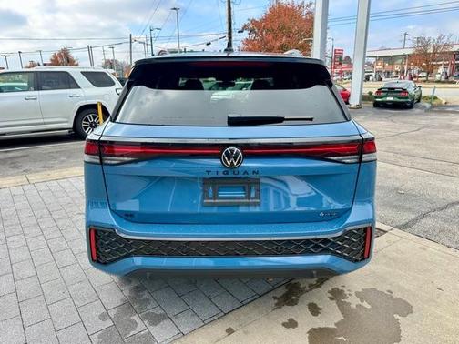 2025 Volkswagen Tiguan 2.0T SE R-Line Black