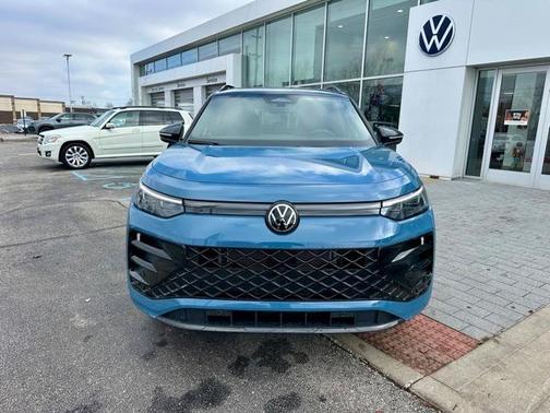 2025 Volkswagen Tiguan 2.0T SE R-Line Black